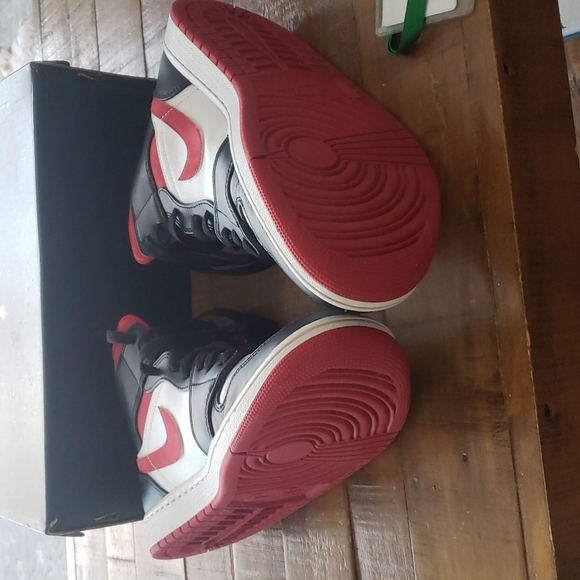 Air Jordan 1 MD - Picture 4 of 4